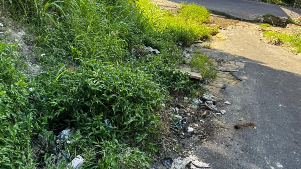 Moradores do Zumbi 2 denunciam abandono da Rua Portugal, marcada por buracos e riscos de acidentes