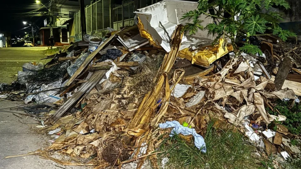Moradores fazem apelo às autoridades para retirada de lixo acumulado no bairro Armando Mendes
