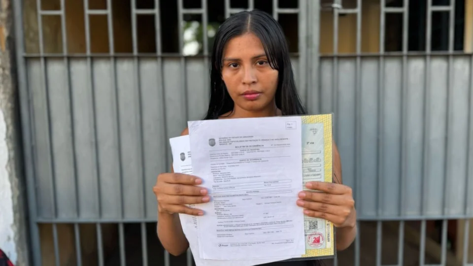 Mãe desesperada de Itacoatiara faz apelo para encontrar filha de 4 anos desaparecida em Manaus