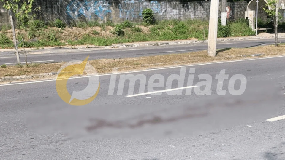 Acidente entre carro e moto deixa um ferido na Avenida Nathan Xavier, em Manaus