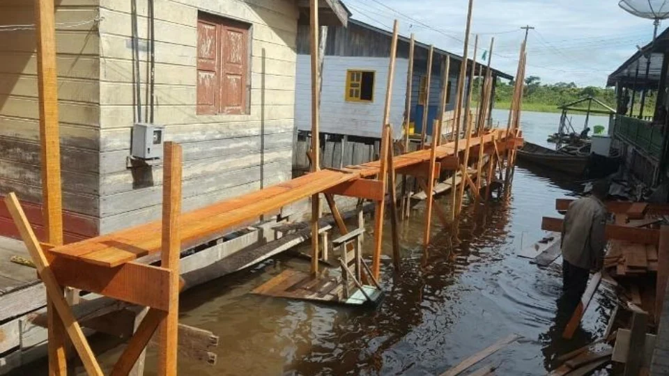 Cheias no Amazonas deixam 40 municípios em estado de emergência