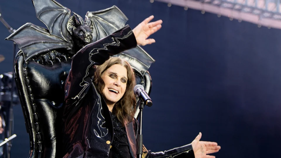 Ozzy Osbourne se despede dos palcos com show histórico do Black Sabbath na Inglaterra