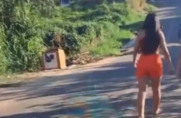 Veja o vídeo: mulher morre degolada por linha de cerol enquanto pilotava moto no Acre