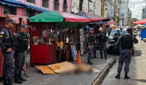 Veja o vídeo: homem é executado a tiros em meio à multidão no ‘Bate Palma’ no Centro de Manaus