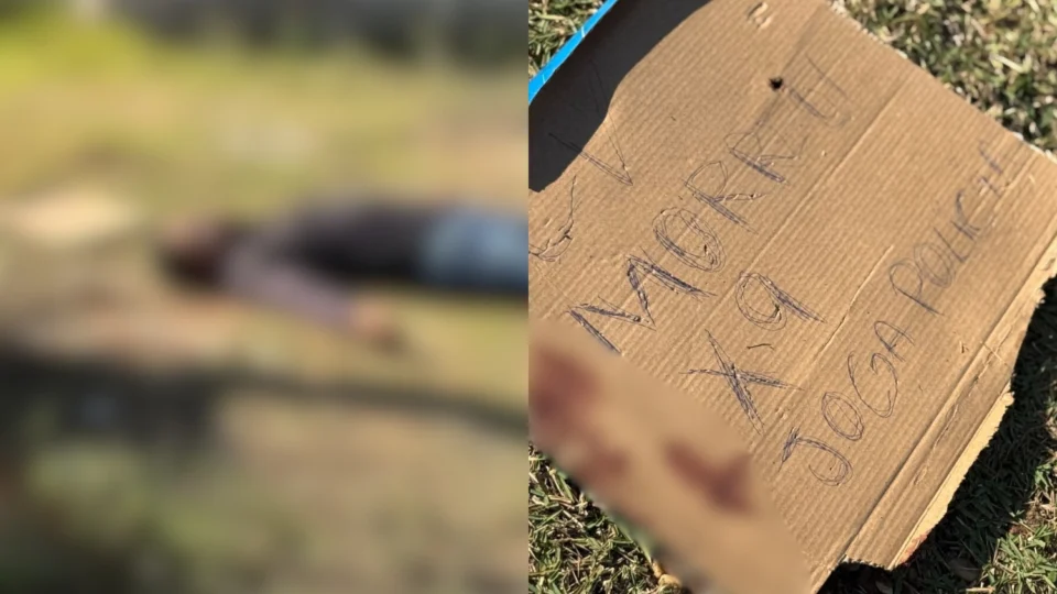 Veja as fotos: “CV X-9, morreu porque jogava com a polícia”, diz cartaz ao lado de corpo metralhado no Tarumã