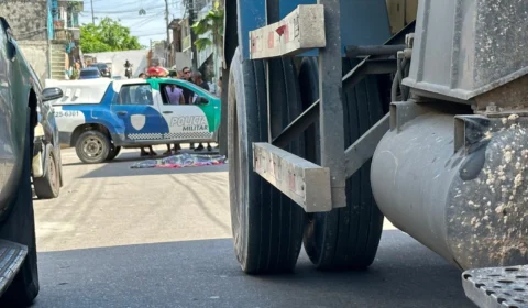 Menina de 6 anos morre atropelada por caminhão-caçamba ao sair para comprar pão, na Compensa