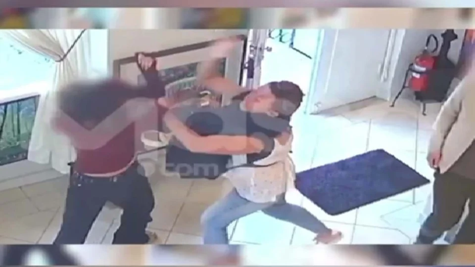 Vídeo: Estudante de 18 Anos é agredida em Curitiba por estar sem sutiã