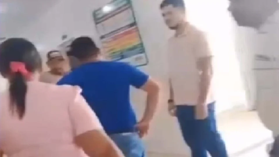 Homem dá trabalho a médicos ao exigir retirada imediata de cenoura presa no “fuio” em UPA no Pará