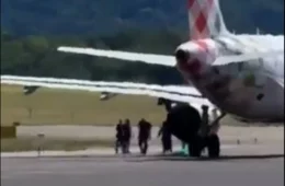 Homem morre ao ser sugado por motor de avião no Aeroporto de Bérgamo, na Itália