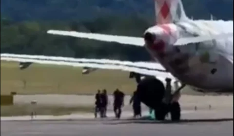 Homem morre ao ser sugado por motor de avião no Aeroporto de Bérgamo, na Itália