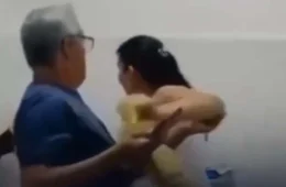 VEJA VÍDEO: Mulher agride servidores em Atalaia-AL após bloqueio do Bolsa Família