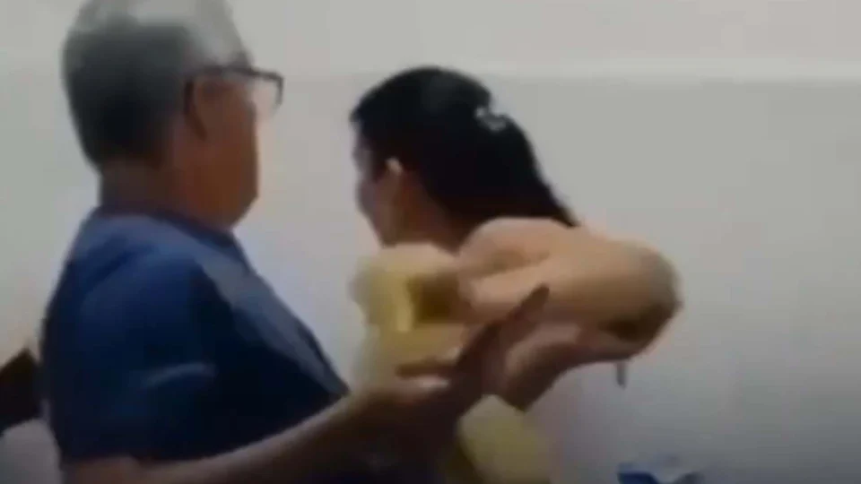 VEJA VÍDEO: Mulher agride servidores em Atalaia-AL após bloqueio do Bolsa Família