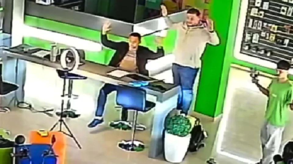 VEJA VÍDEO: Gravação de trend em loja de Joinville-SC vira caso de polícia e viraliza na web