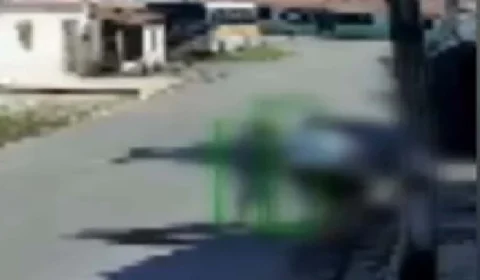 IMAGENS FORTES: Homem esfaqueia vizinha pelas costas por rir dele no Alagoas