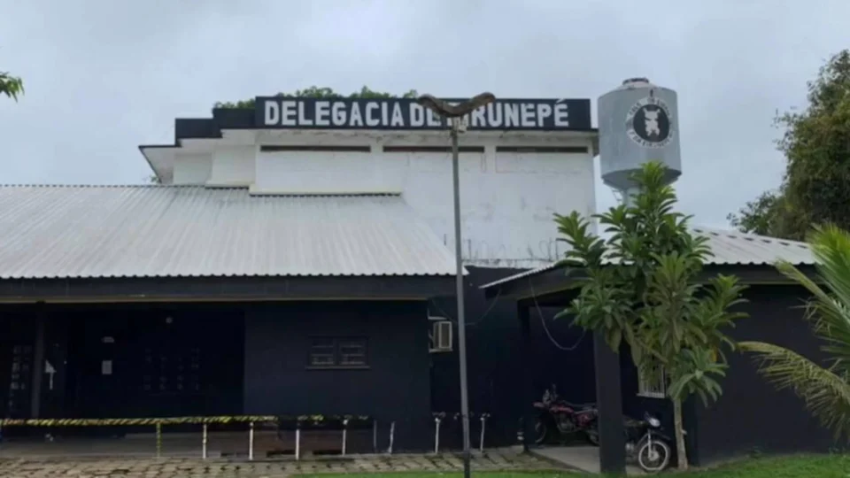 Mãe de 21 anos é presa em Eirunepé (AM) por estupro de vulnerável contra o próprio filho de 5 Anos