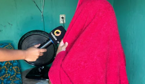 “Se não jogar o celular, vou te dar um tiro”: Mulher é derrubada e assaltada após deixar filho na escola no Jorge Teixeira