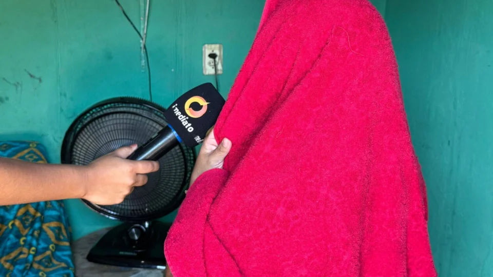 “Se não jogar o celular, vou te dar um tiro”: Mulher é derrubada e assaltada após deixar filho na escola no Jorge Teixeira