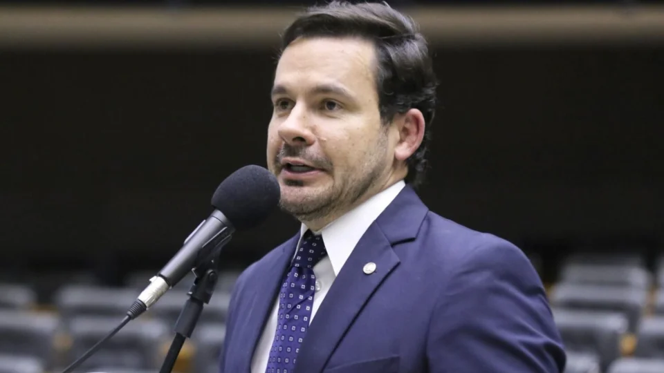 Capitão Alberto Neto cobra ação dos Ministérios dos Direitos Humanos e Justiça para proteger crianças e adolescentes contra violência