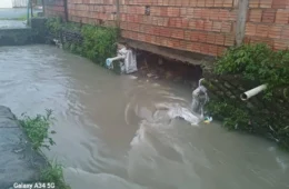Moradores do Armando Mendes denunciam risco de desabamento e alagamentos em Manaus