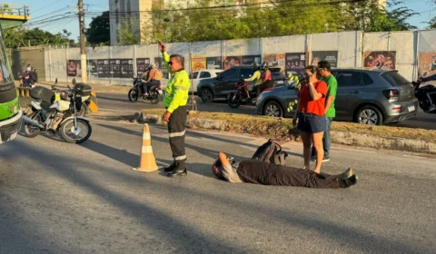 Acidente na Avenida André Araújo: motociclista fica ferido após retorno irregular