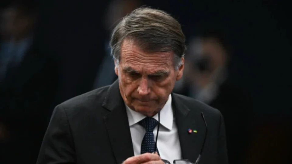 Bolsonaro cancela compromissos por problemas de saúde