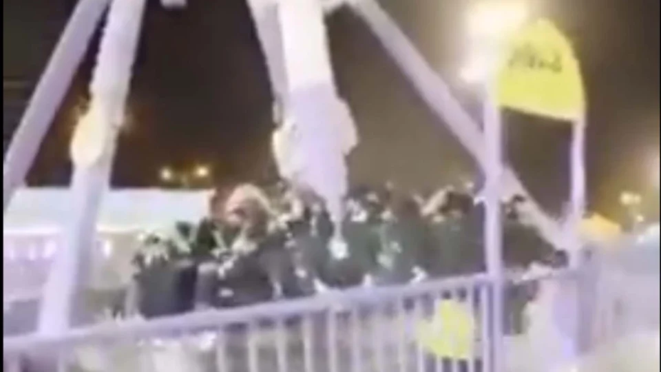 Veja grave acidente em brinquedo de parque saudita: 23 pessoas feridas