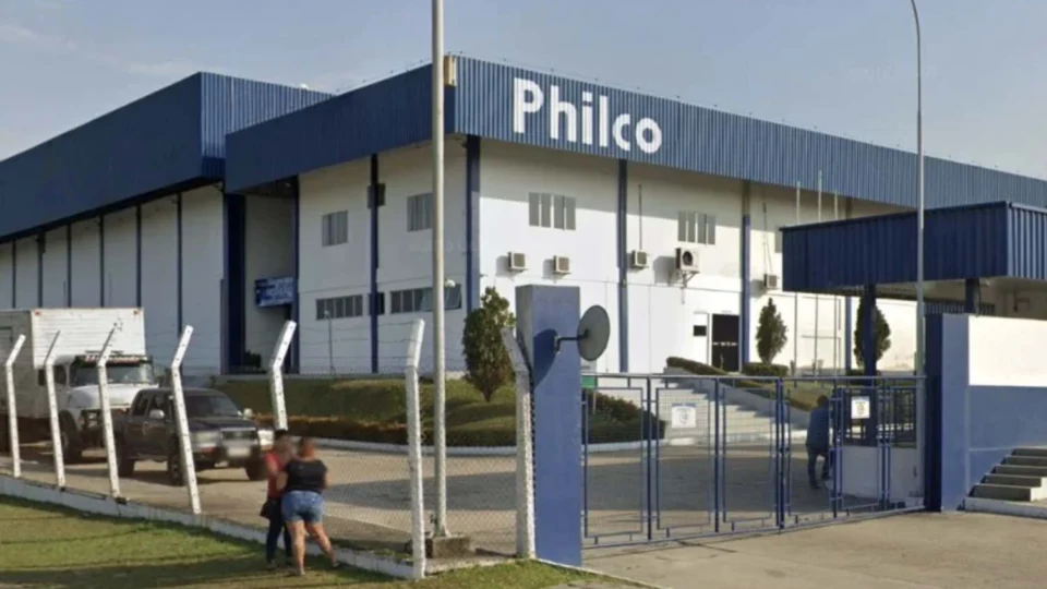 Philco demite 800 funcionários em Manaus devido à queda nas vendas de TVs e Micro-ondas
