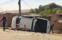 VEJA VÍDEO: Caminhão-Cegonha tomba na nova ponte do Guaíba em Porto Alegre e causa bloqueio na BR-290