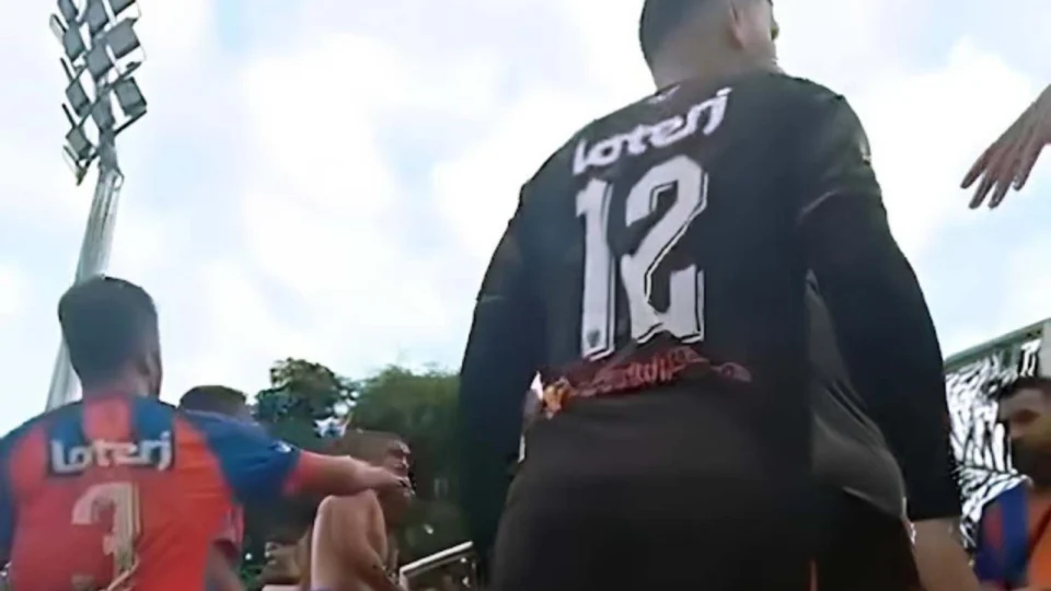 VEJA: Duque de Caxias rebaixado para Série B1 do Cariocão após briga entre jogadores e torcedores