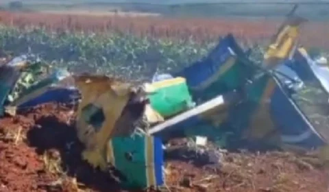 VEJA VÍDEO: Avião da Esquadrilha da Fumaça cai em SP