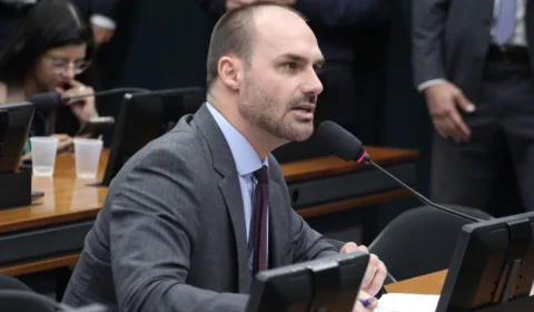 Eduardo Bolsonaro acusa Alexandre de Moraes de perseguição após Operação contra Jair Bolsonaro