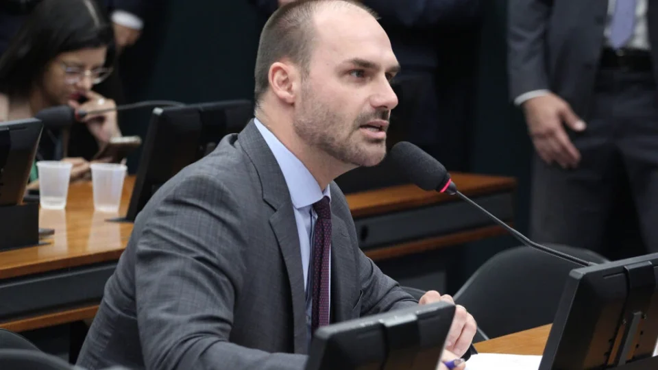 Eduardo Bolsonaro acusa Alexandre de Moraes de perseguição após Operação contra Jair Bolsonaro