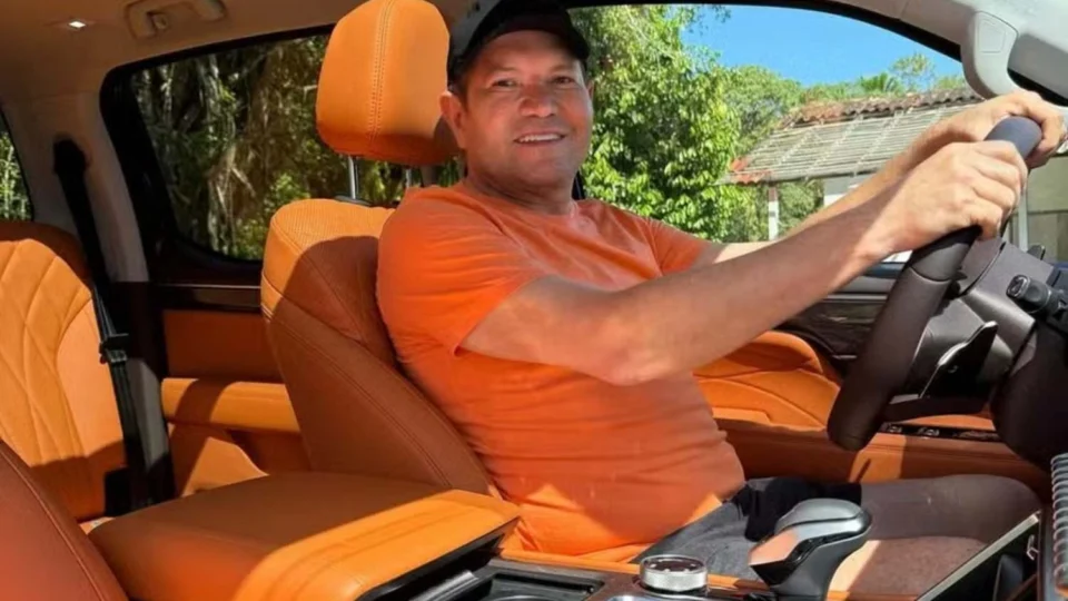 VEJA VÍDEO: Ximbinha adquire BMW X5 de R$ 800 Mil e celebra nova fase como cantor