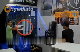 VÍDEO CHOCANTE: Homem tem cabeça estourada com tiro dentro de bar após discutir com vendedor ambulante