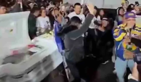 VEJA VÍDEO: Viúva dança Reggaeton em velório no Peru e gera polêmica nas redes sociais