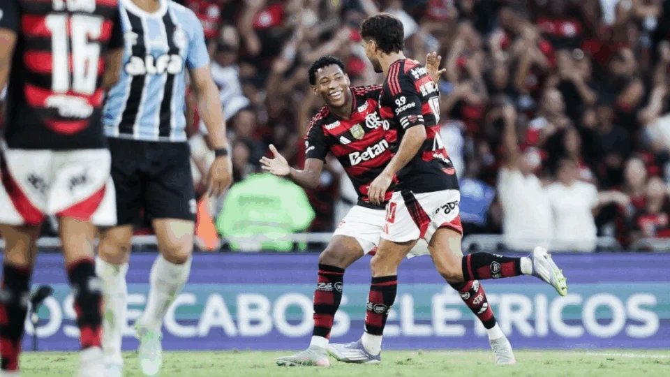Flamengo encerra maratona de 14 jogos com empate e mantém liderança no Brasileirão