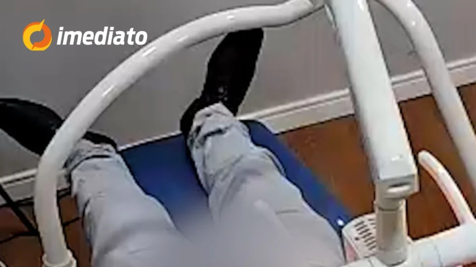 VEJA VÍDEO: homem mostra órgão genital para dentista durante atendimento odontológico