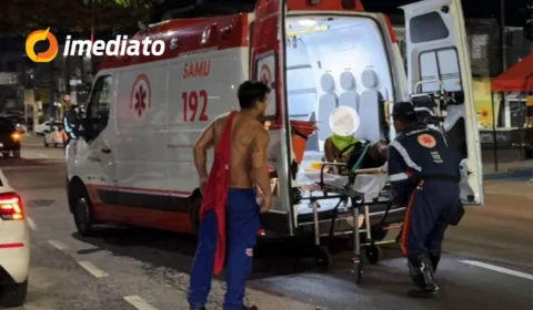 Mulher em situação de rua é atingida por veículo e socorrida pelo SAMU na Avenida Boulevard Álvaro Maia