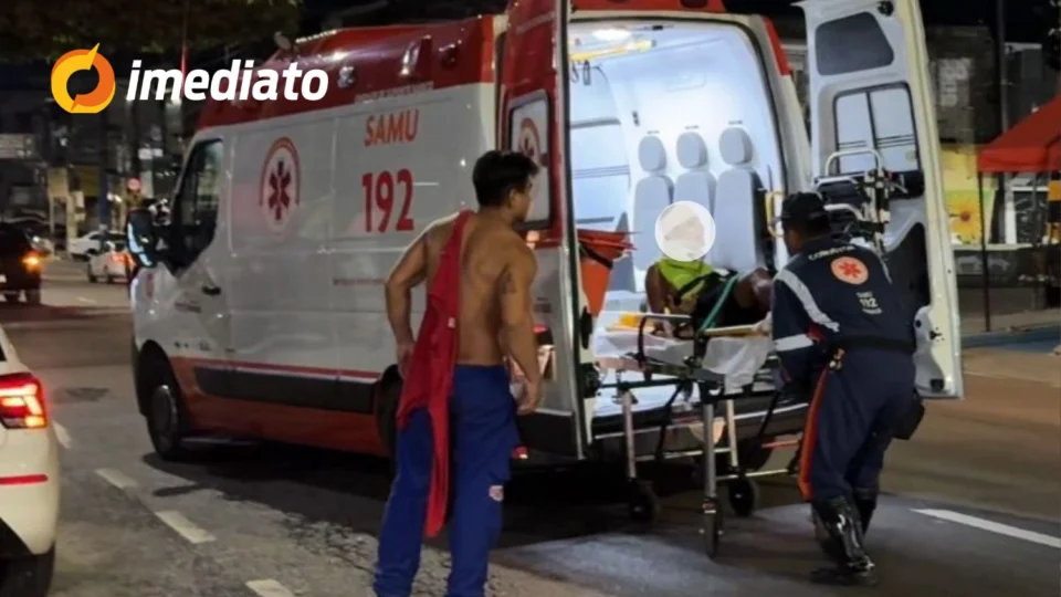 Mulher em situação de rua é atingida por veículo e socorrida pelo SAMU na Avenida Boulevard Álvaro Maia