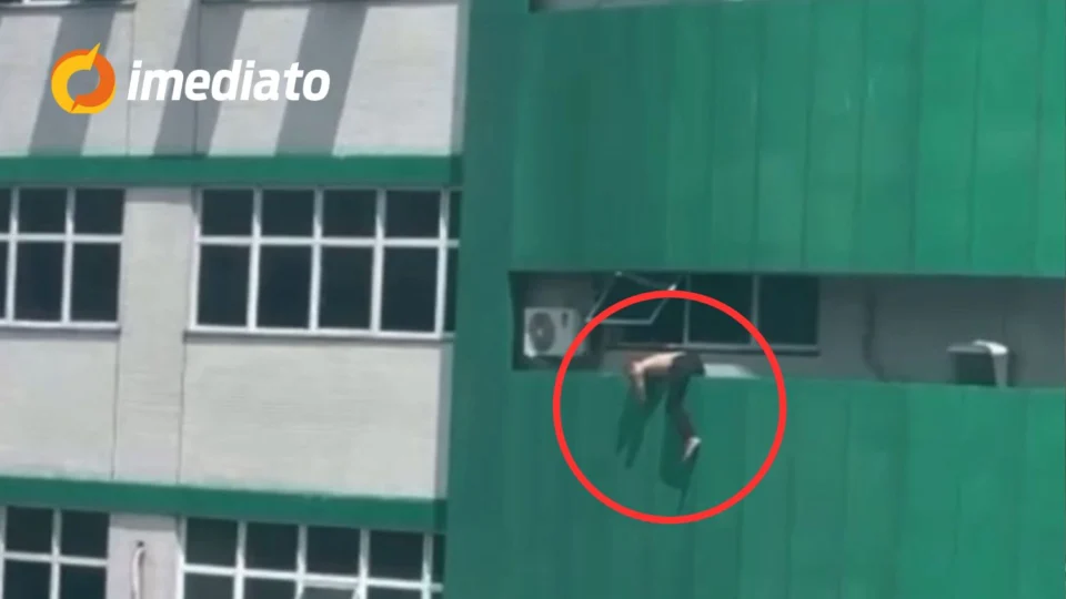 VEJA VÍDEO: Paciente é flagrado deitado na sacada de hospital e mobiliza equipe médica em Manaus