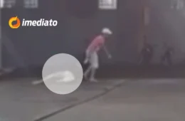 VEJA VÍDEO: Homem agride e arrasta namorada pelos cabelos em posto de combustível