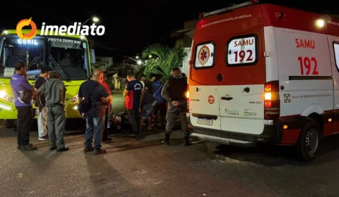 Acidente envolvendo micro-ônibus e motocicleta deixa duas pessoas feridas no bairro Armando Mendes
