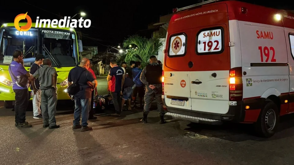 Acidente envolvendo micro-ônibus e motocicleta deixa duas pessoas feridas no bairro Armando Mendes