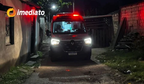 Homem é agredido com pauladas pelo irmão durante briga dentro de casa no bairro São José Operário