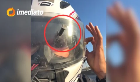 IMAGEM CHOCANTE: vida de motociclista é salva por capacete após ser atingido por objeto em rodovia