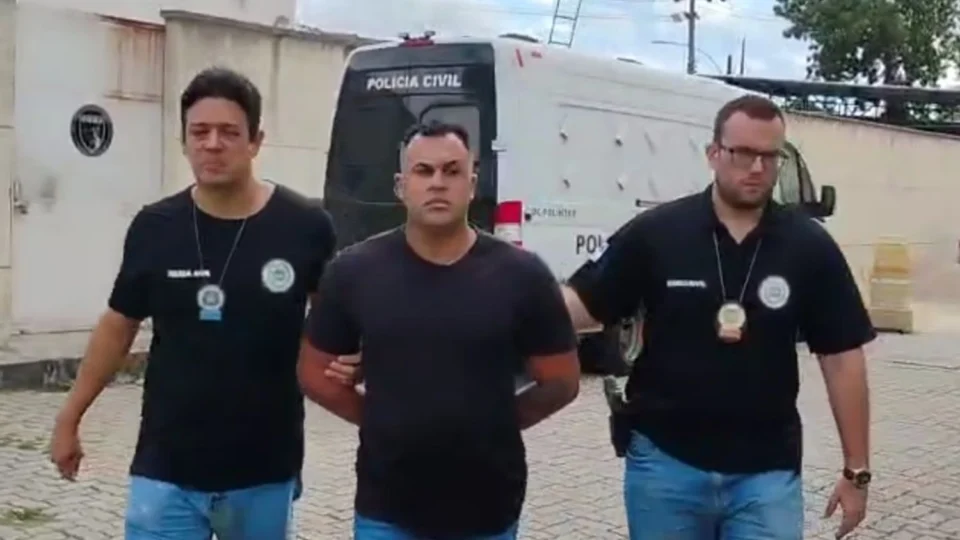 VEJA! Policial penal é preso após atirar no pé de entregador durante discussão no Rio de Janeiro
