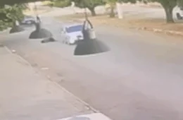 CENA FORTE: Jovem é brutalmente agredida e jogada de carro em movimento pelo namorado