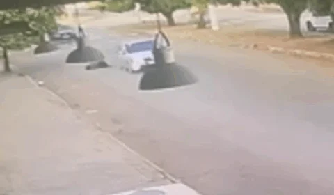 CENA FORTE: Jovem é brutalmente agredida e jogada de carro em movimento pelo namorado