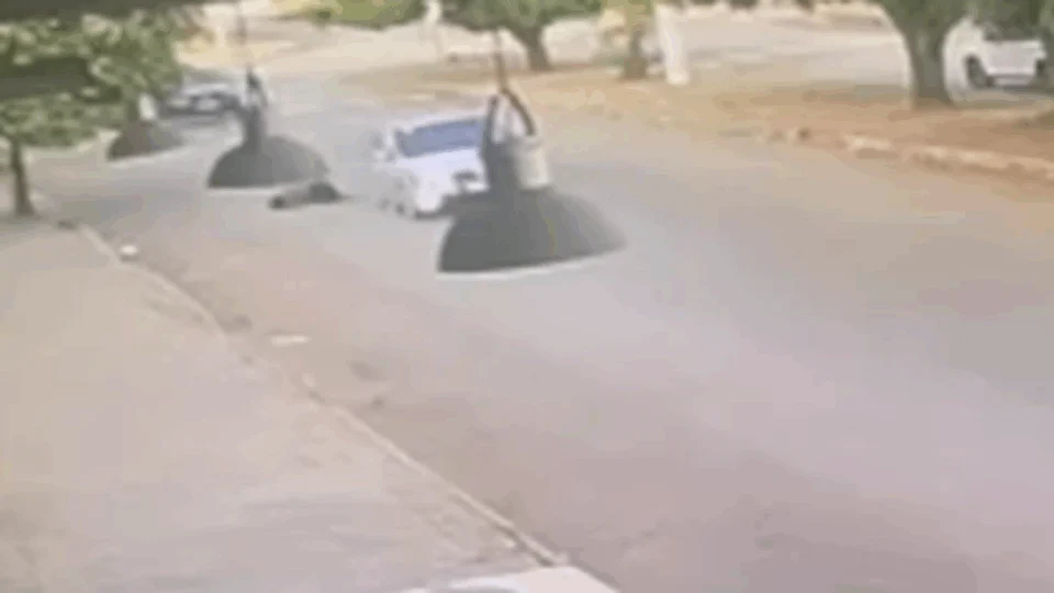 CENA FORTE: Jovem é brutalmente agredida e jogada de carro em movimento pelo namorado