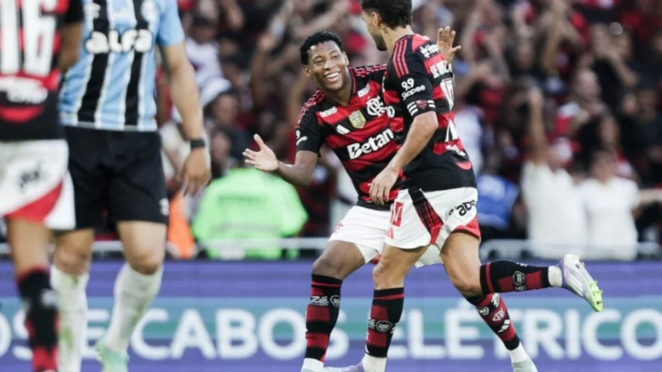 Flamengo leva gol no fim e empata com o Grêmio pelo Brasileirão
